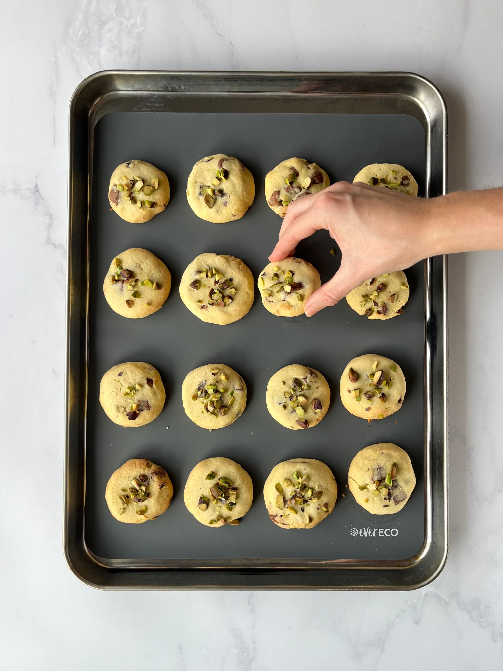 Ever Eco Silicone Baking Mat in-use baking lifestyle image