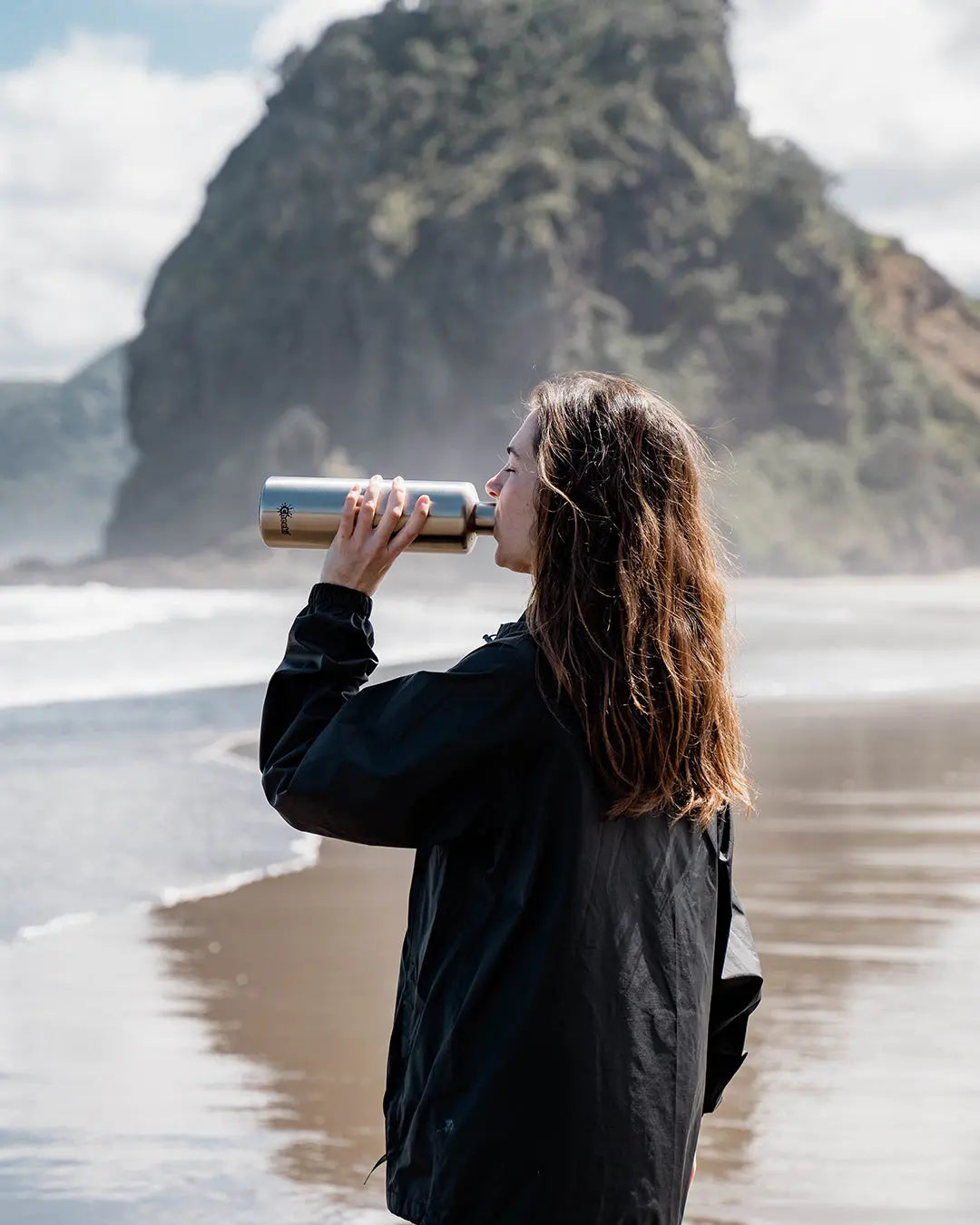 Cheeki Stainless Steel Bottle Insulated Silver 1L lifestyle