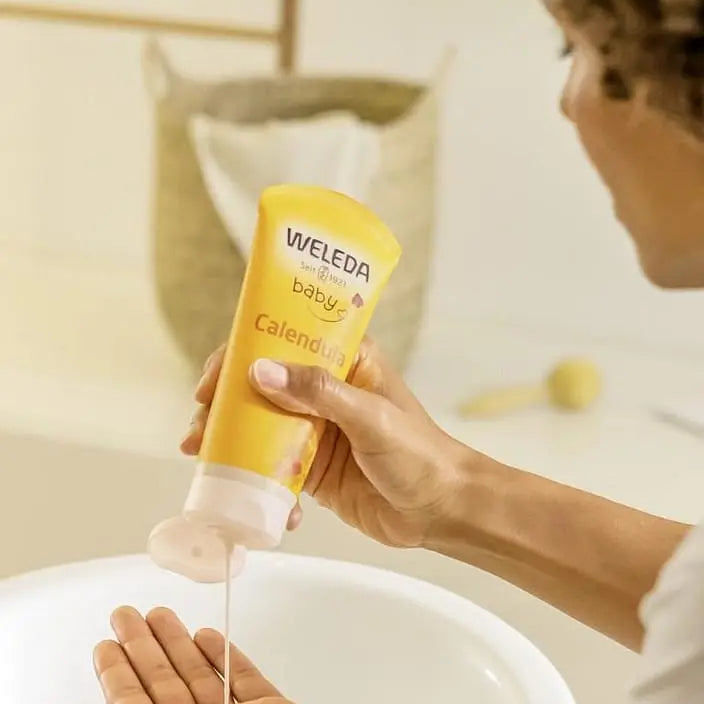 Weleda Calendula Shampoo & Body Wash Baby 200ml lifestyle